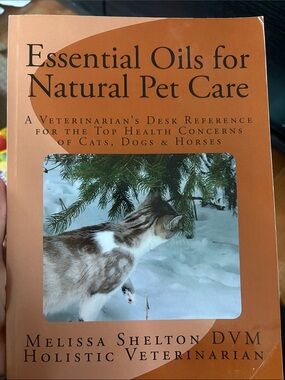 Melissa Shelton Essential Oils for Natural Pet Care - Orange Cover